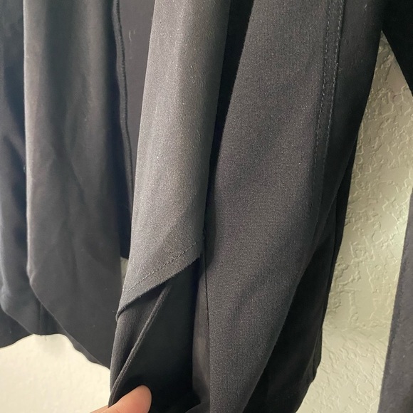 Carmen Marc Valvo (CMV) Open Front Black Blazer - Picture 8 of 9